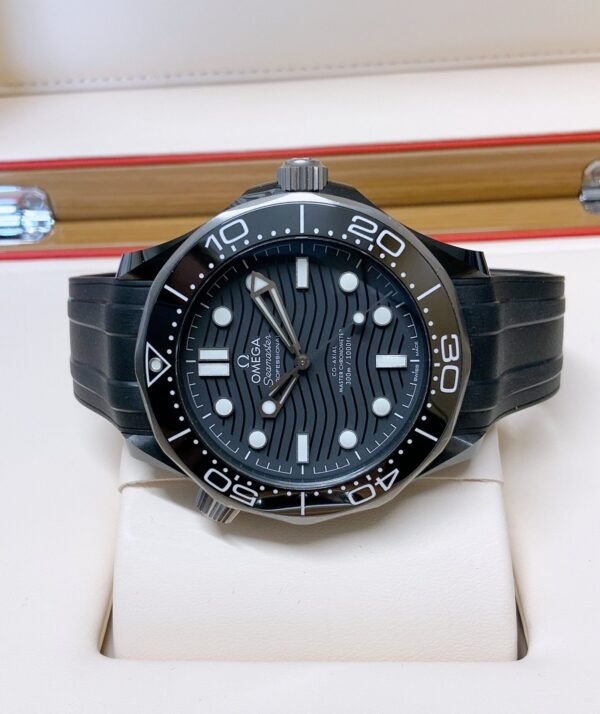 Omega Seamaster Diver 300M Black Ceramic Dial Titanium 43.5mm 210.92.44.20.01.001
